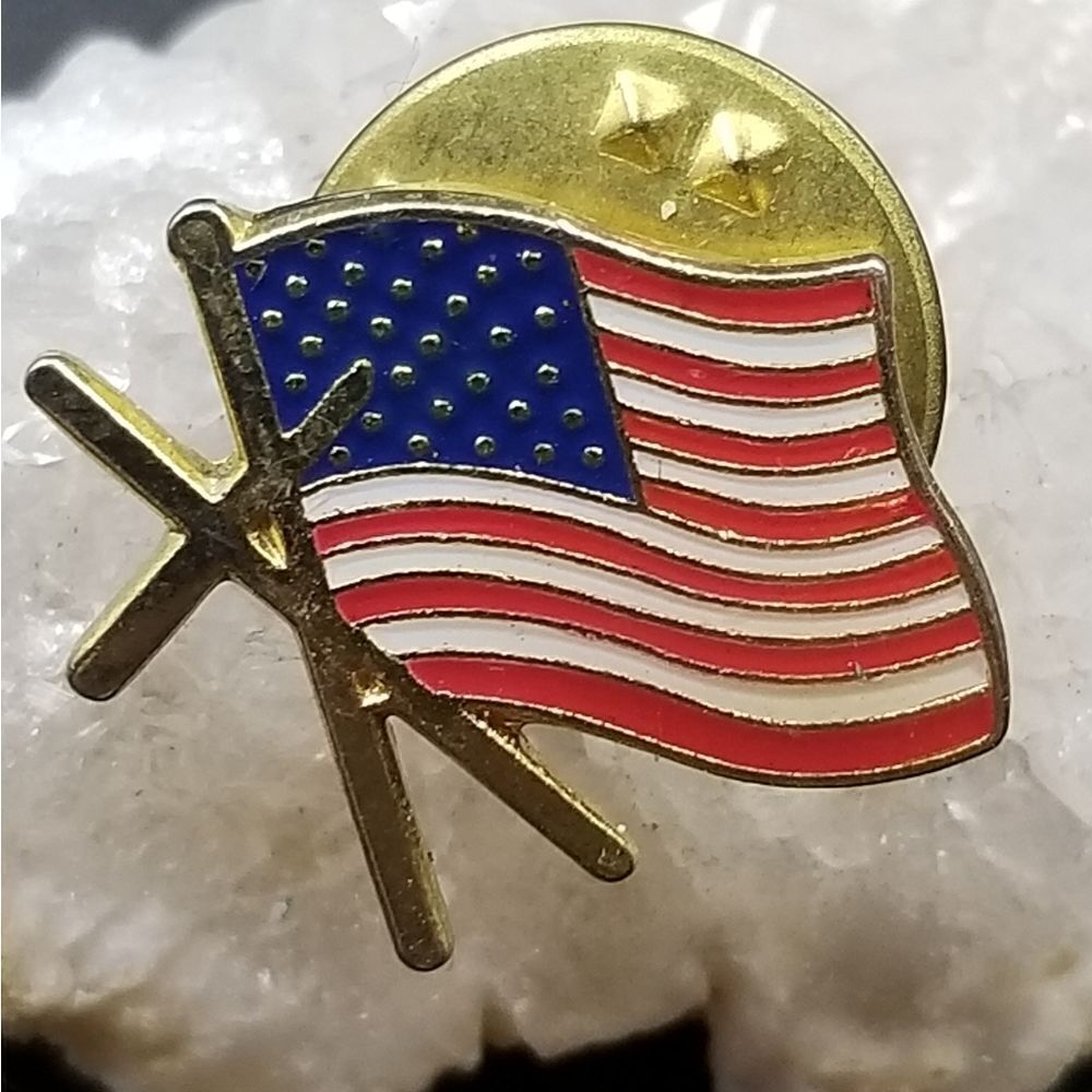Flag usa patriotic brooch pin. PI11